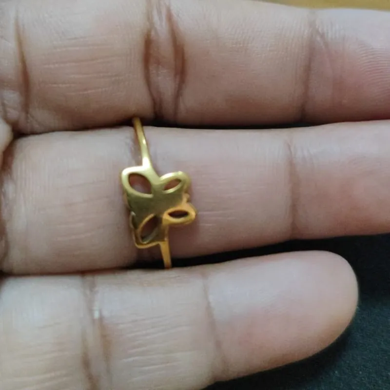 Anel borboleta de aço dourado