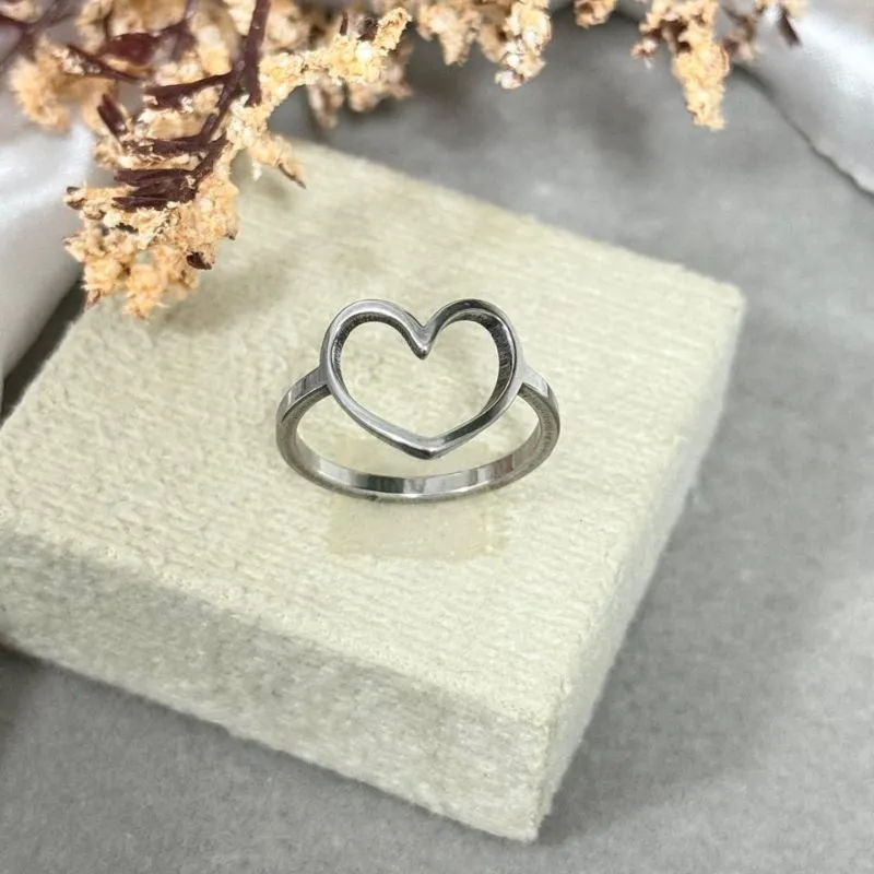 Anel de aço coração vazado