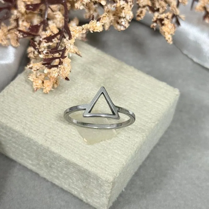 Anel de aço triangulo