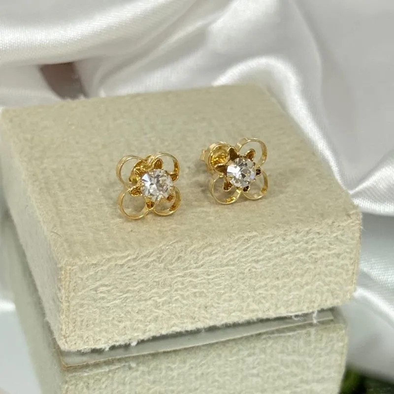 Brincos flor com pedras cristal