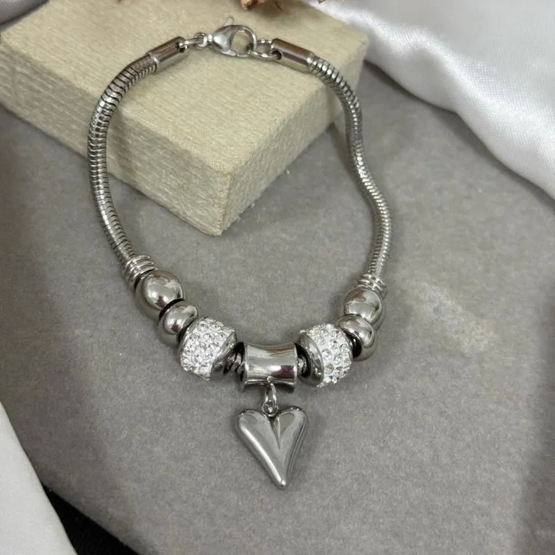 Pulseira de berloque com pingentes coração