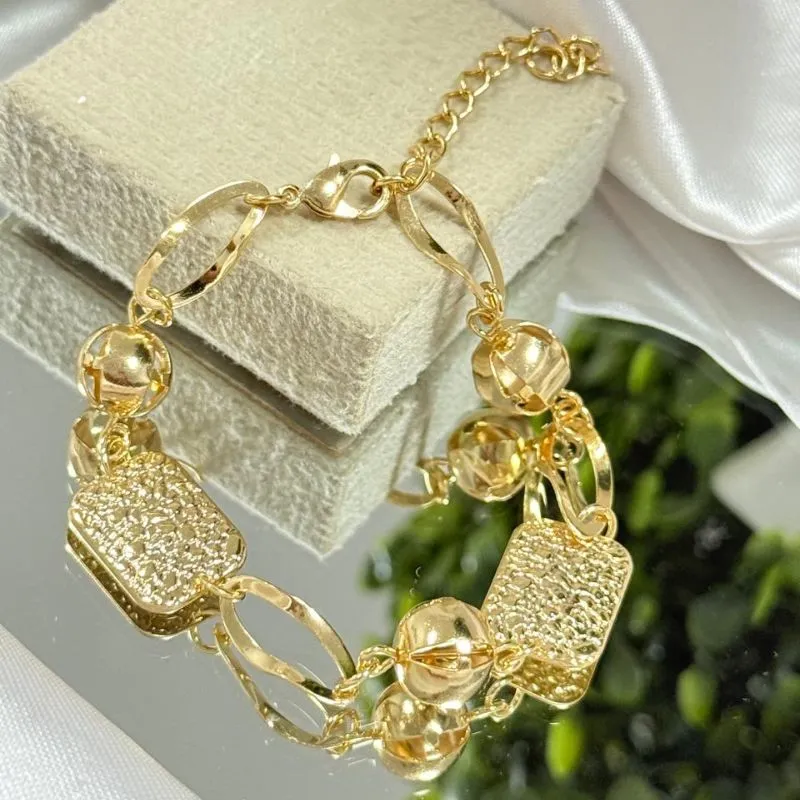 Pulseira esfera com plaquinhas