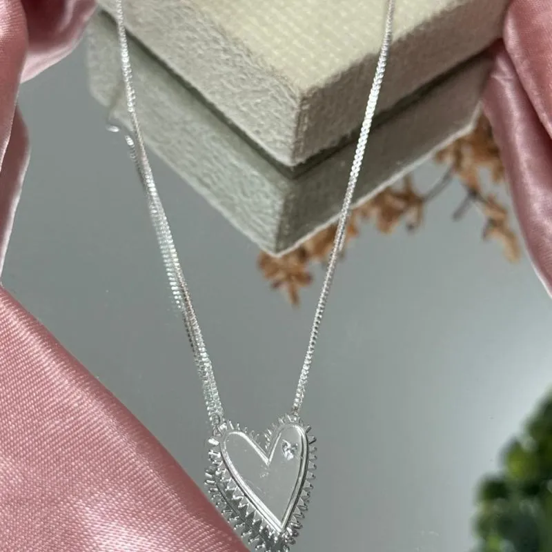 Colar veneziana com pingente coração