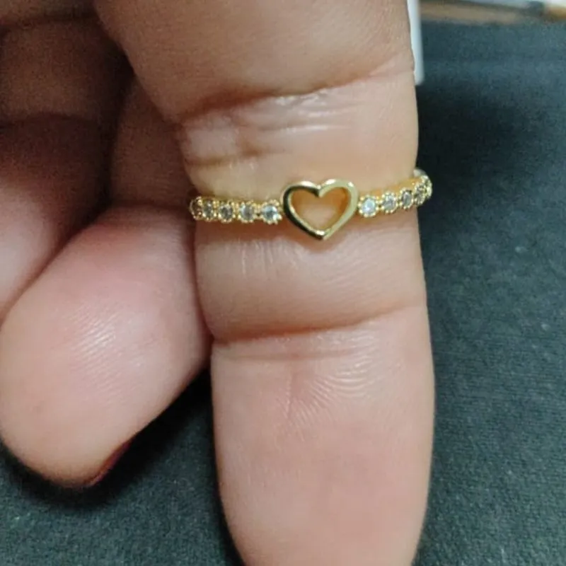 Anel coração com pedras cravejadas