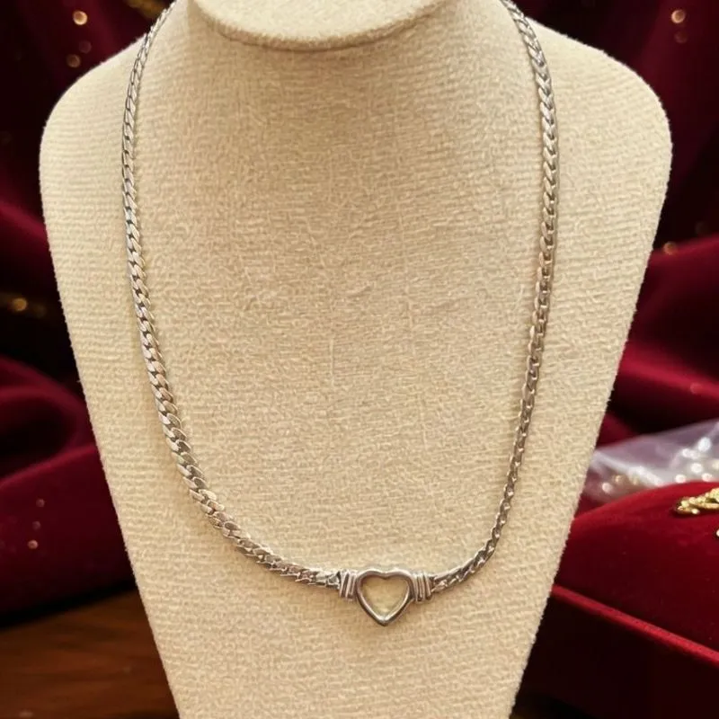 choker de aço com coração vazado