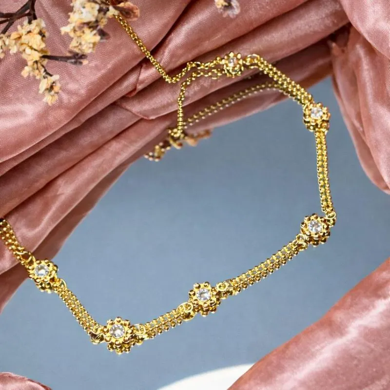 Colar elo duplo com flores e pedras