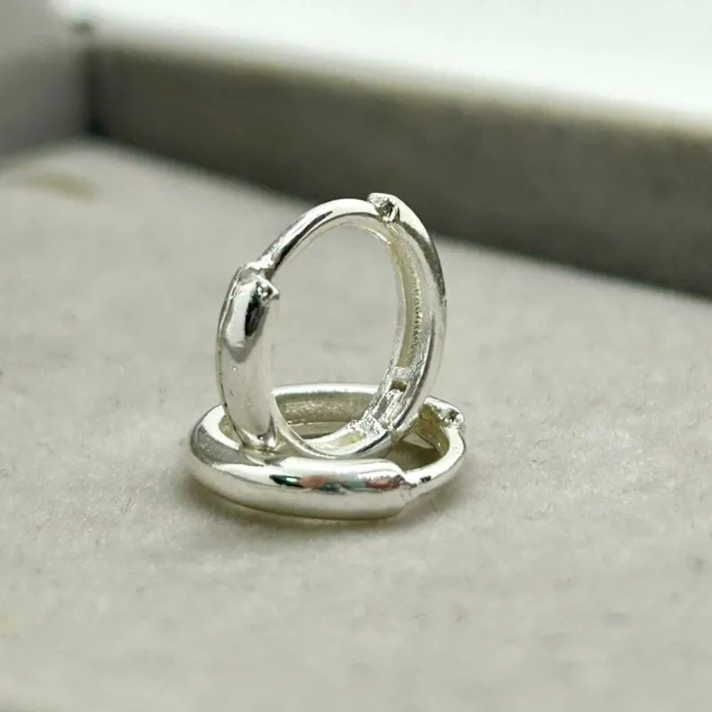 Brinco argolinha lisa fecho clic