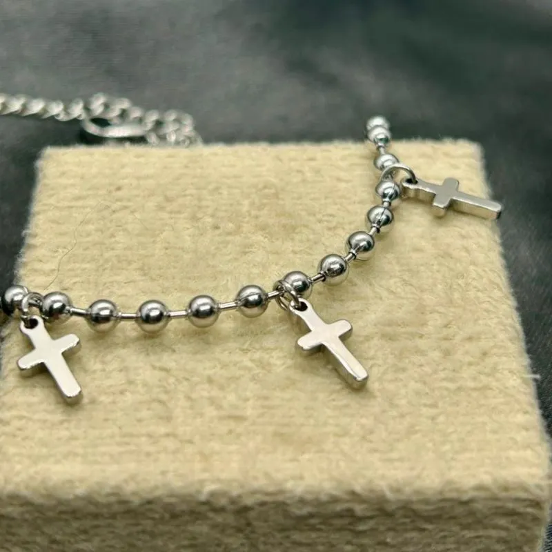 Pulseira com pingente cruz