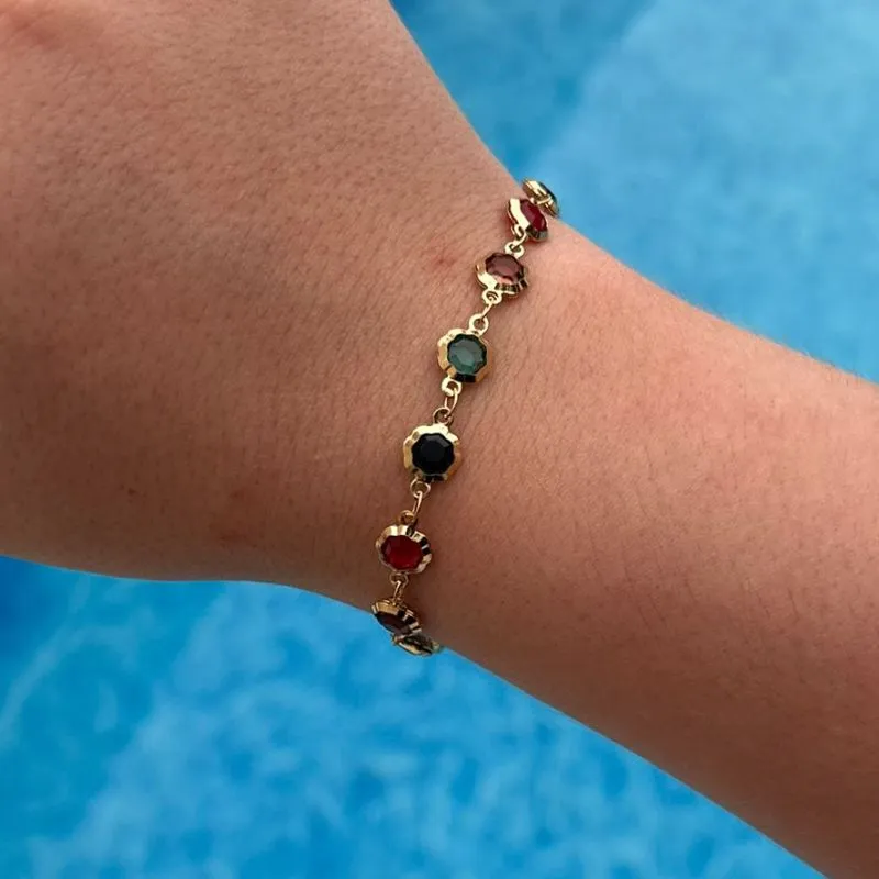 pulseira com pedras coloridas